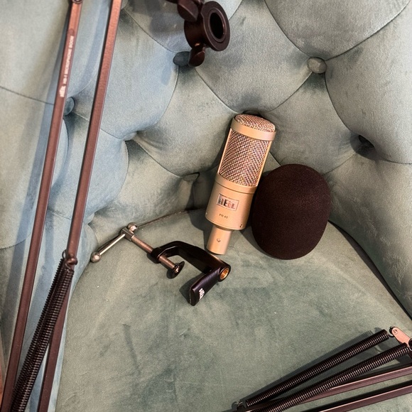 Heil Sound PR40 Large-Diaphragm Multipurpose Dynamic Microphone WITH boom arm. - Picture 3 of 6